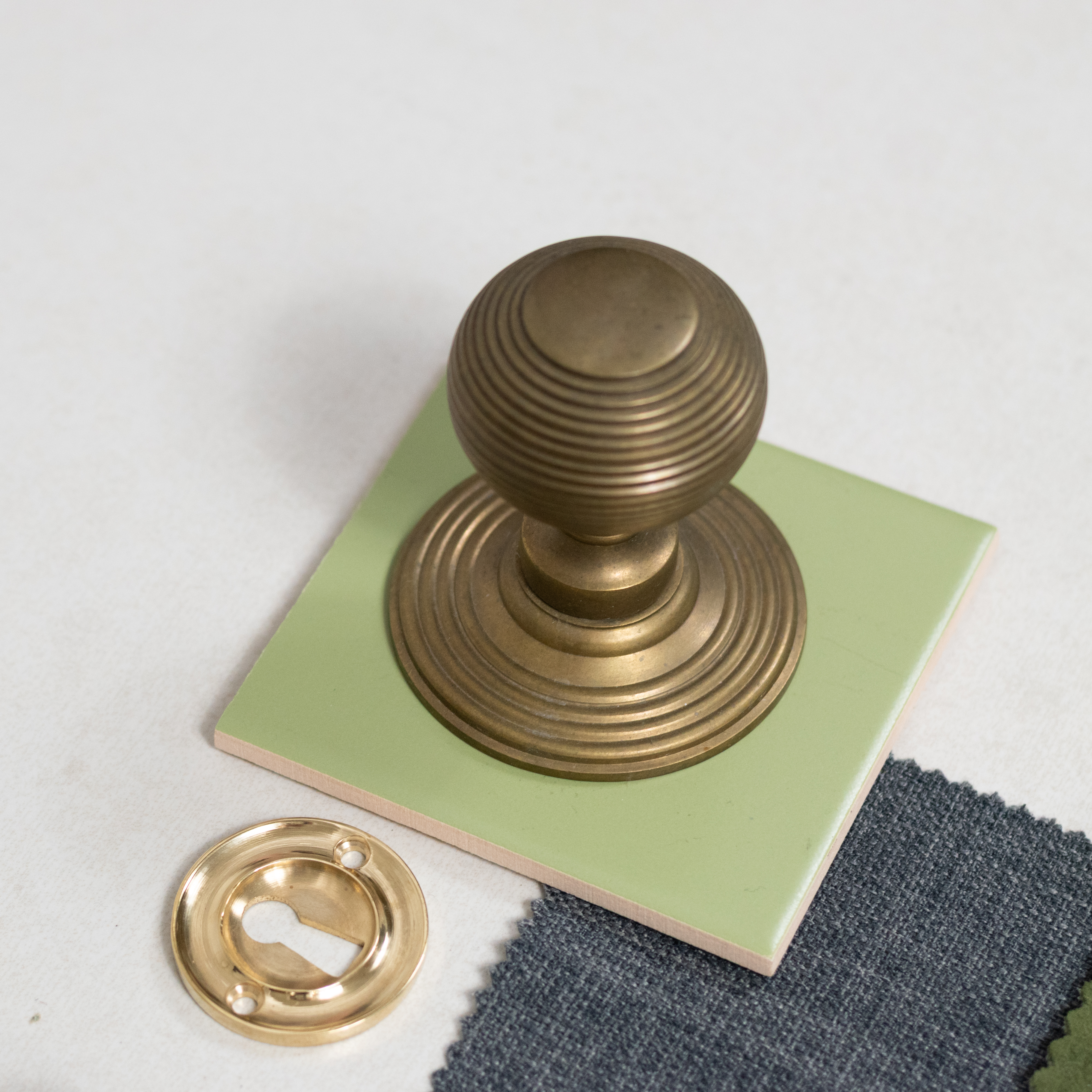 OE50RMKRB — Raw Brass (RB), Old English